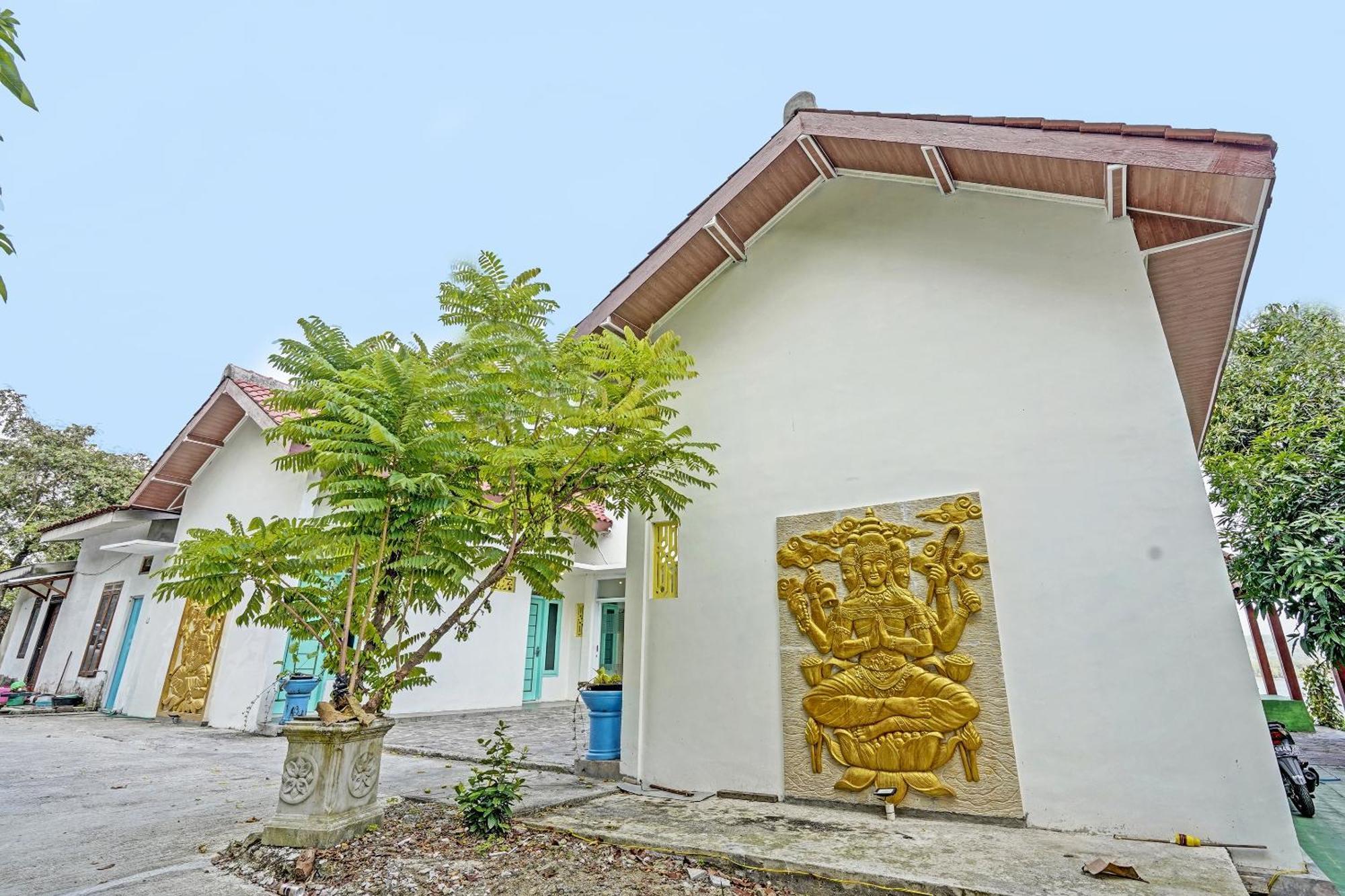 SPOT ON 91323 Omah Victoria Homestay&Culinary Wonogiri Bagian luar foto