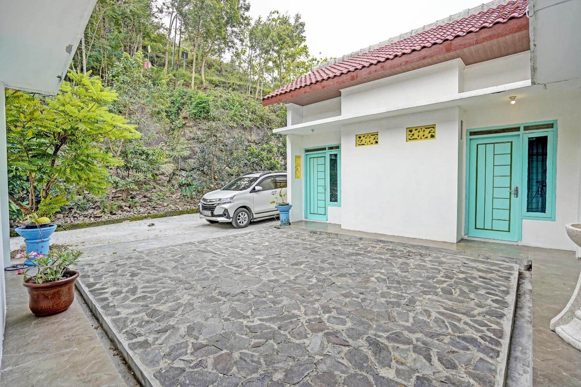 SPOT ON 91323 Omah Victoria Homestay&Culinary Wonogiri Bagian luar foto